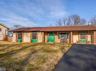 1118 S Williamsburg Ct, Sterling, VA 20164