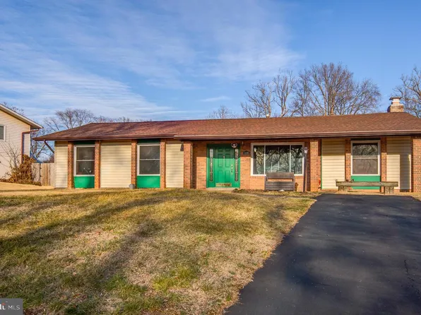 1118 S Williamsburg Ct, Sterling, VA 20164