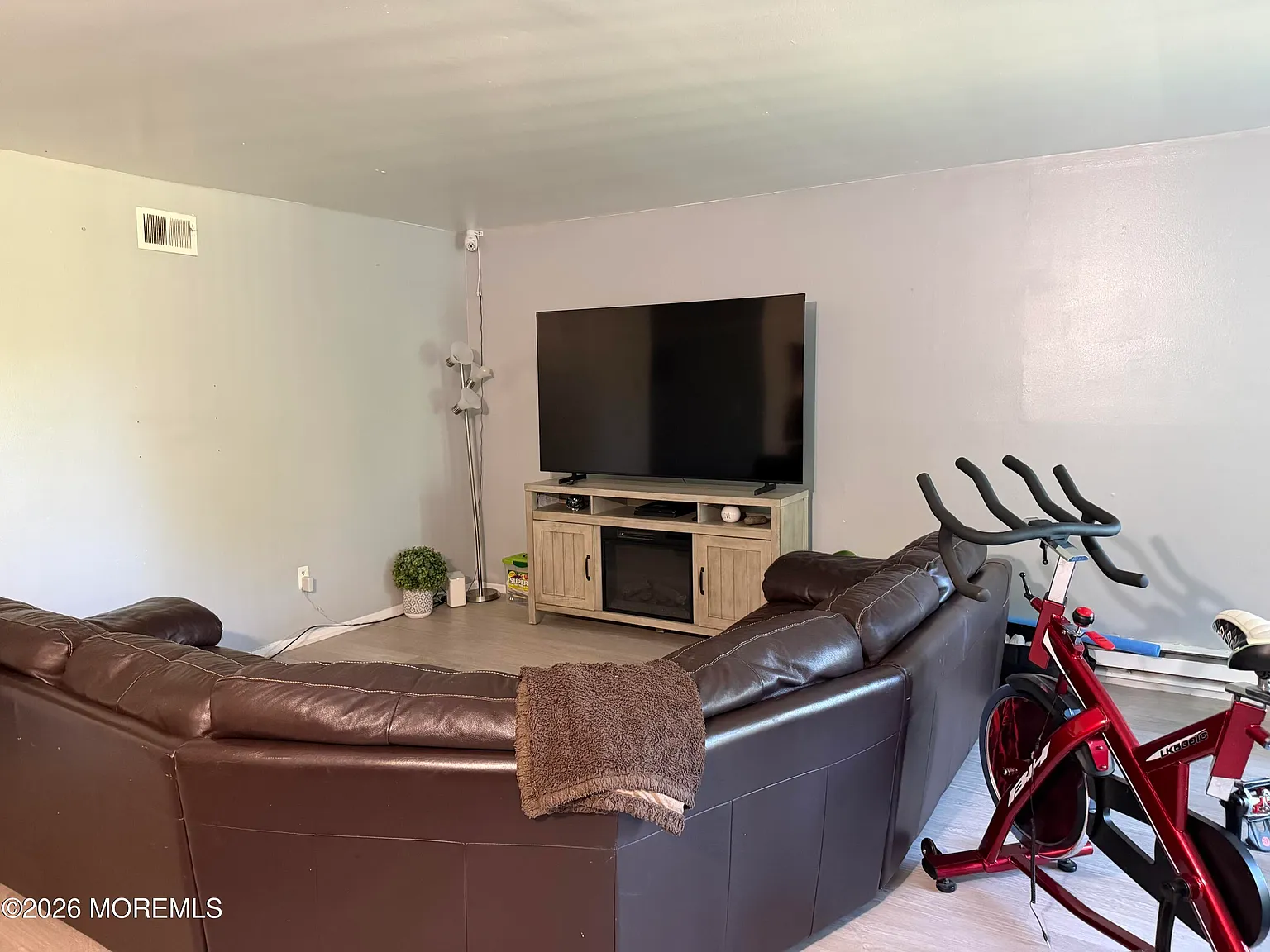 2 bed, 1015 sqft, $3,400 — Photo 4