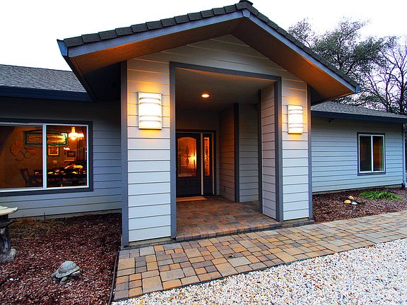 2nd image of 3430 3440 Derby Ct