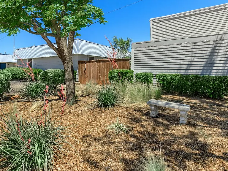 Oak Creek Apartments — Photo 33