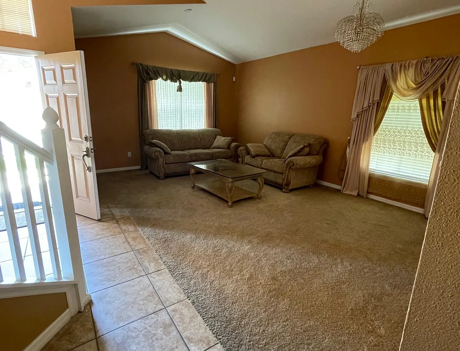 4 bed, 2.5 bath, 2840 sqft, $2,500 — Photo 3