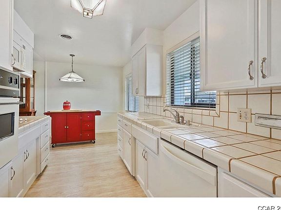 3rd image of 831 Dianna Dr