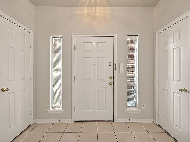 13915 Maleewan Ln — Photo 6