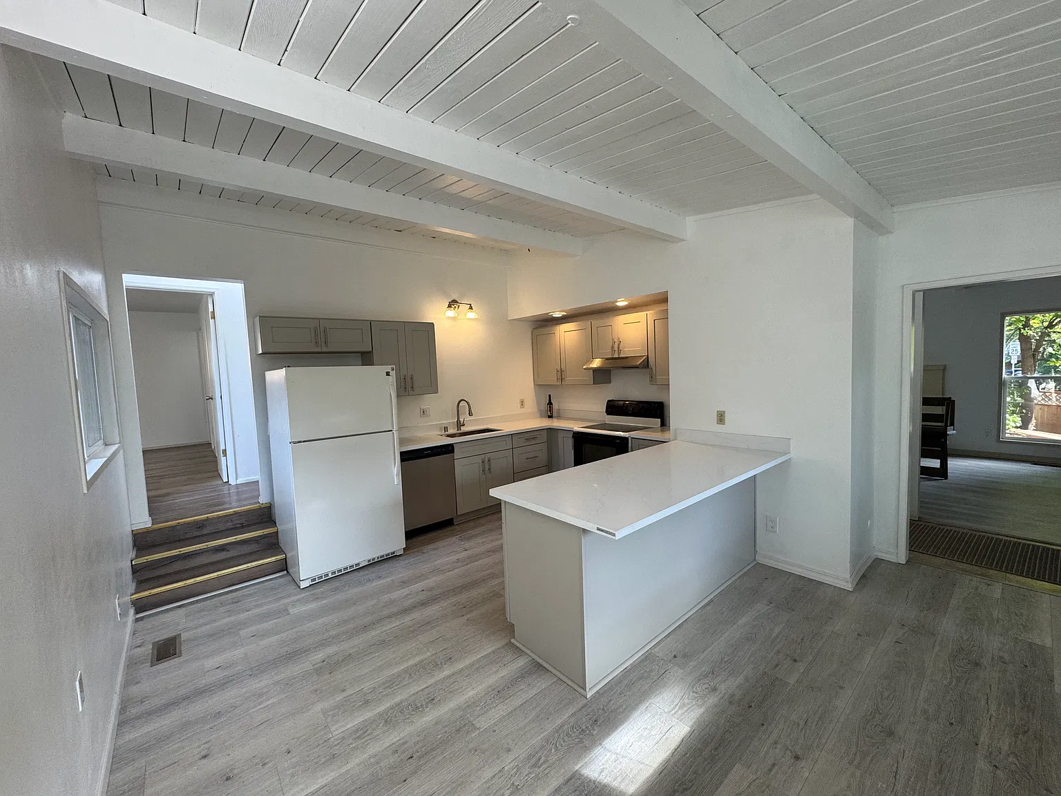 3 bed, 1400 sqft, $3,388 — Photo 3