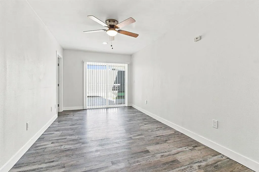 2 bed, 700 sqft, $2,200 — Photo 4