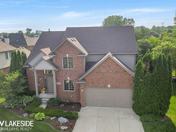 3rd image of 57745 Hawthorn Dr