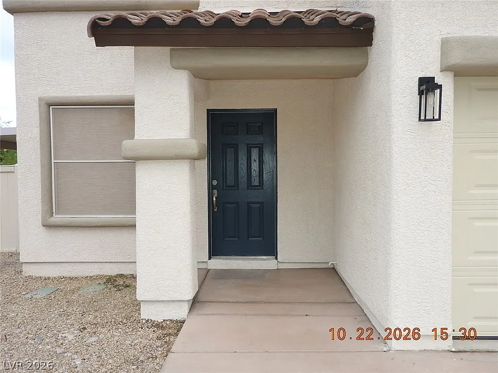 4 bed, 2.5 bath, 1937 sqft, $1,975 — Photo 3