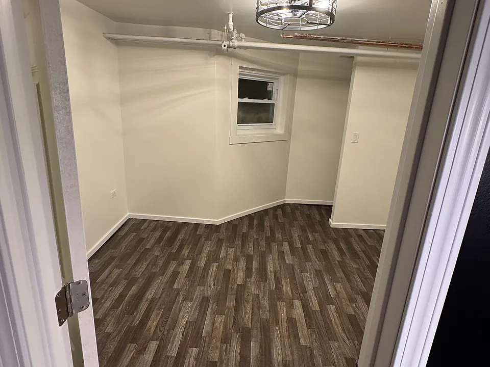 4332 W Schubert Ave #BASEMENT