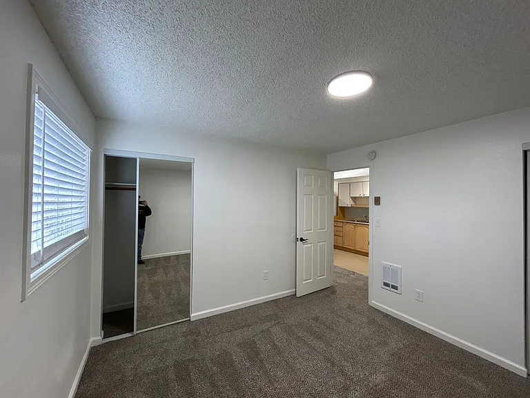 286 SW C St — Photo 12