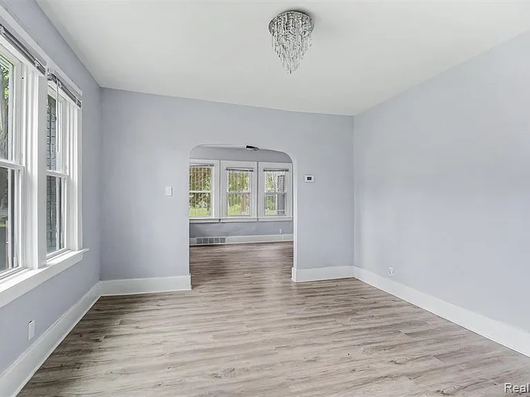 5217 Lakeview St — Photo 6
