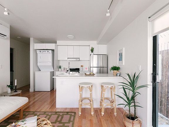 4th image of 513 N Heliotrope Dr #513.25