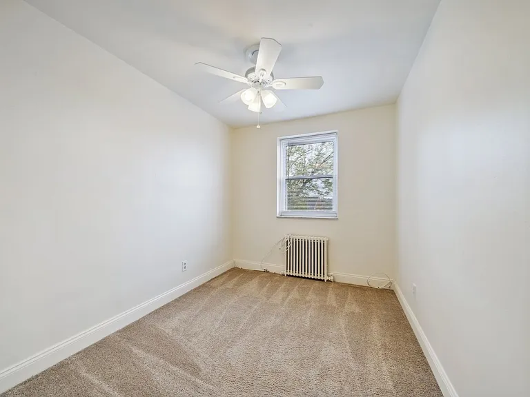 640 Southcrest Dr — Photo 8