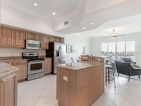 4th image of 656 Bayway Blvd APT 2