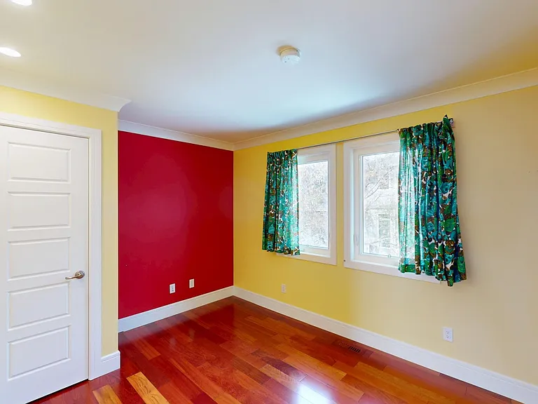 502 Silvercreek Close NW — Photo 6