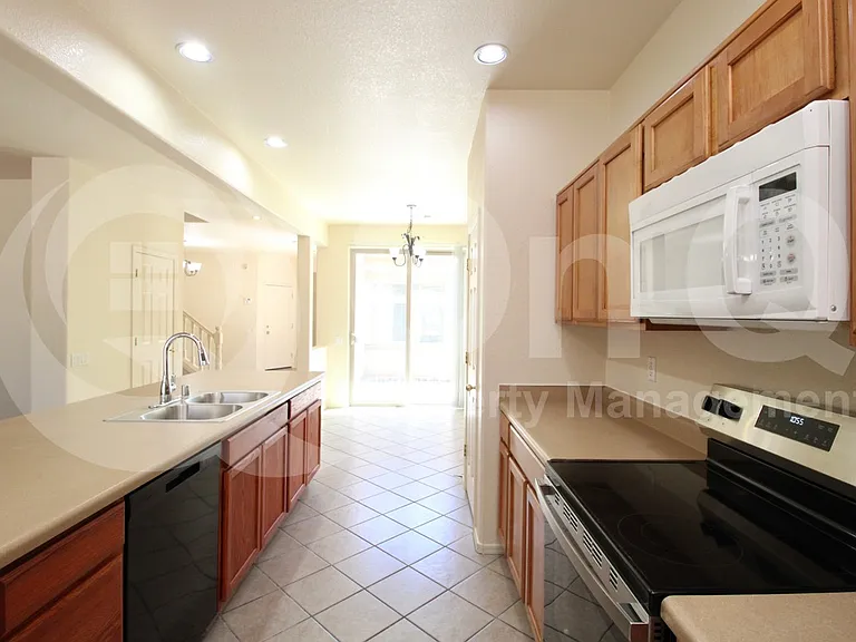 9120 W Hubbell St — Photo 3