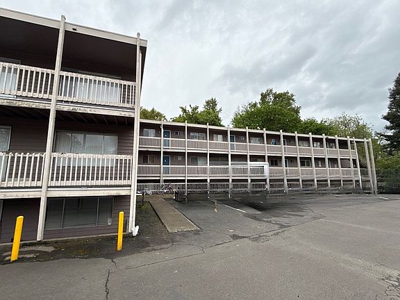 3rd image of 528 SW Levens St APT 2