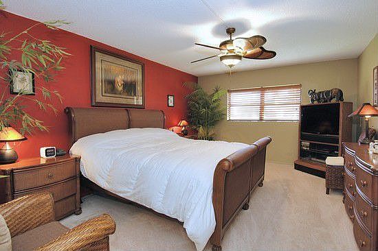 5th image of 800 NE 195th St APT 102