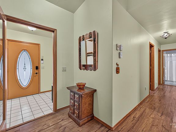 4th image of 649 Woodlands Dr