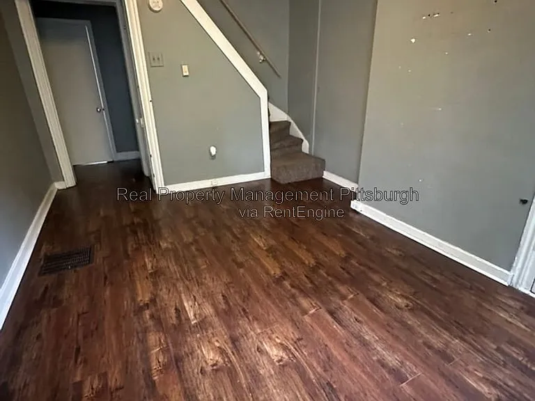 239 Urbana Way — Photo 2