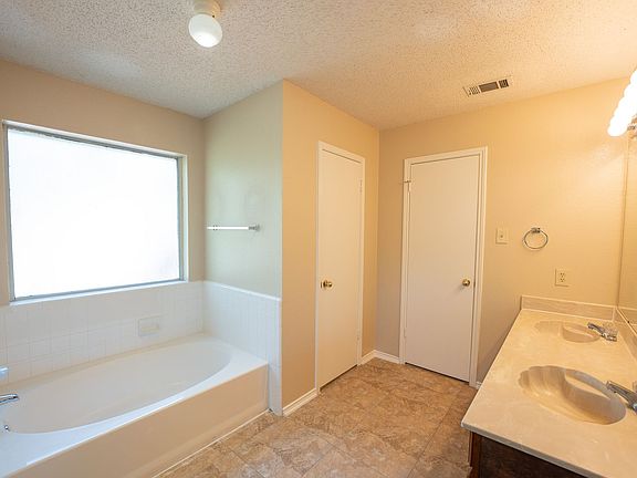 3rd image of 831 Ash Grove Ln
