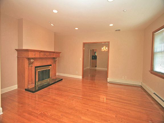 3rd image of 200 Park Ave