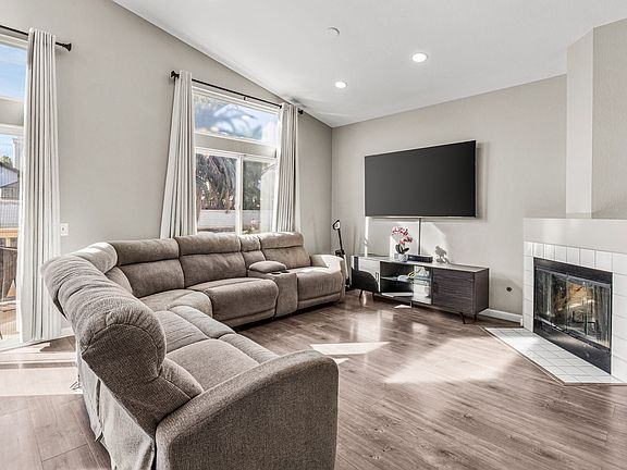2nd image of 44570 Johnston Dr