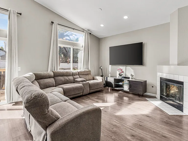 44570 Johnston Dr — Photo 2