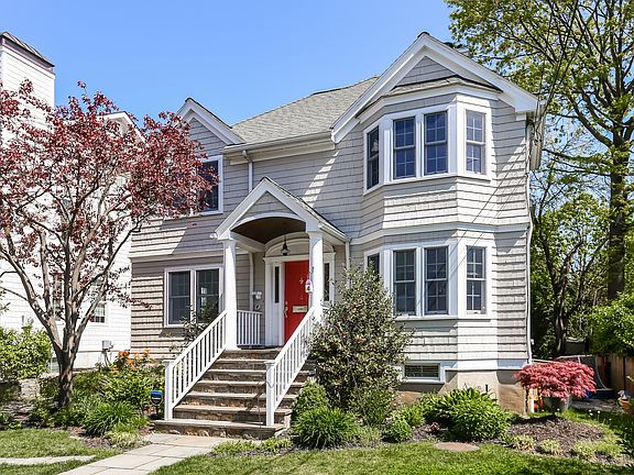 4 Oakwood Avenue