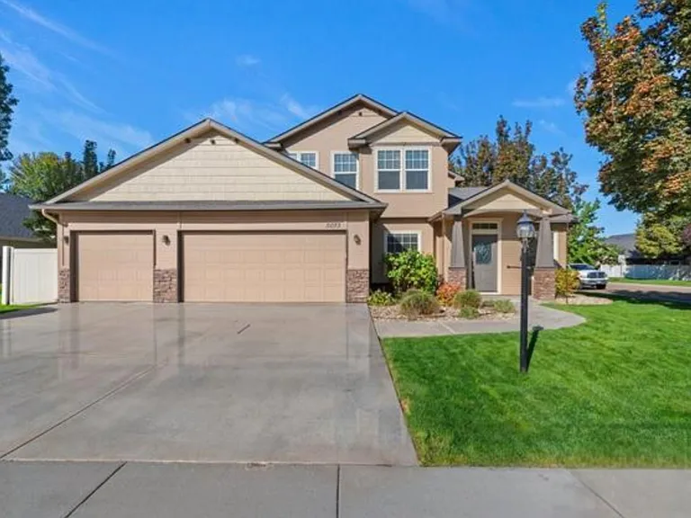 N Dove Ridge Pl — Photo 1