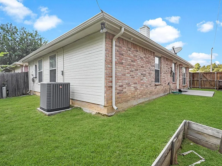 7520 Arbor Hill Dr — Photo 17