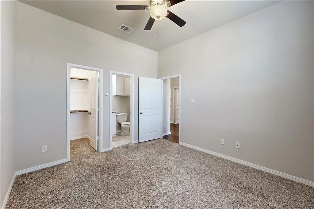 4 bed, 3.0 bath, 2355 sqft, $2,700 — Photo 3