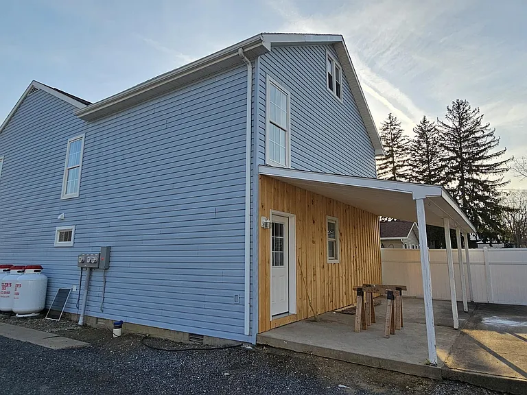 408 Main St — Photo 1
