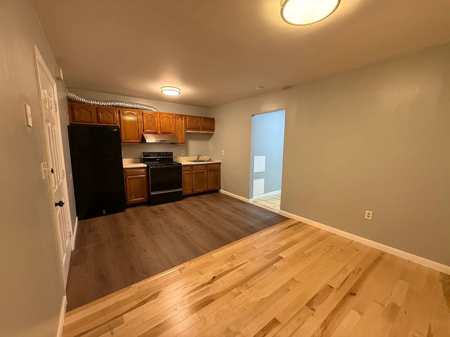 2 bed, 850 sqft, $1,599 — Photo 2