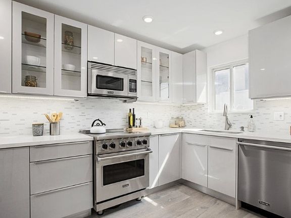 2nd image of 1422 California Ave APT 3