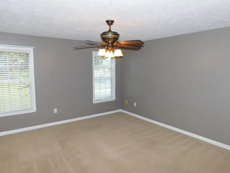 302 Jacqueline Dr — Photo 14