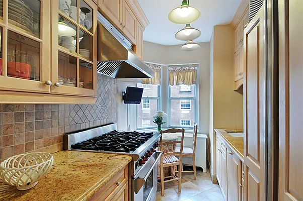 Sold by Corcoran | media 21