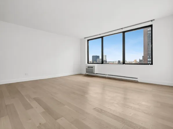 1601 3rd Avenue image 1 of 6