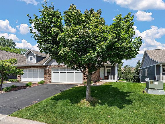 3rd image of 301 Manitoba Ln