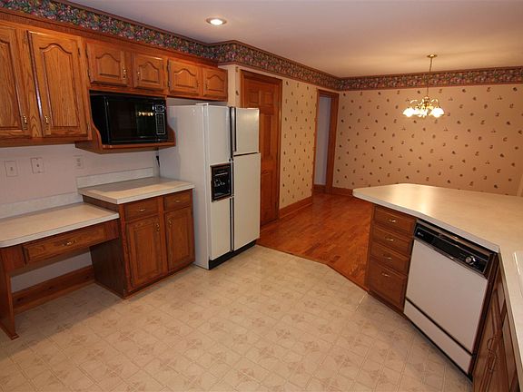 5th image of 680 Timberwood Ln