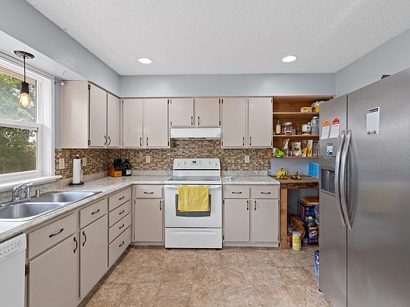 4th image of 4320 Steeler Ln