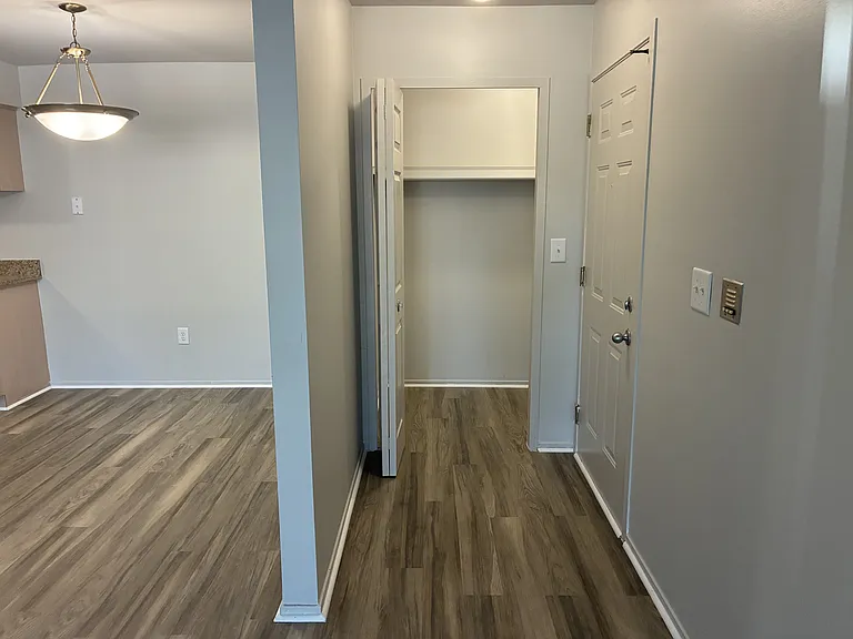 Prentiss Pointe Apartments — Photo 194
