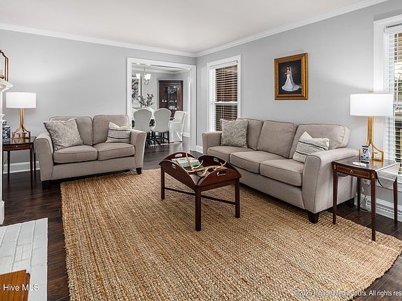 5th image of 102 Longwood Drive