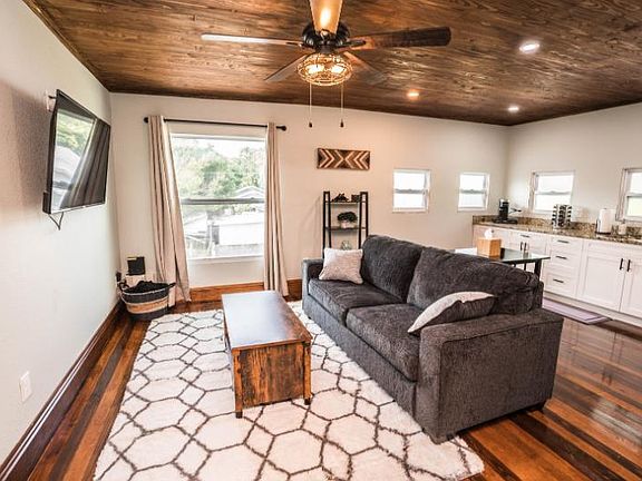 2nd image of 2703 N 9th St APT 4