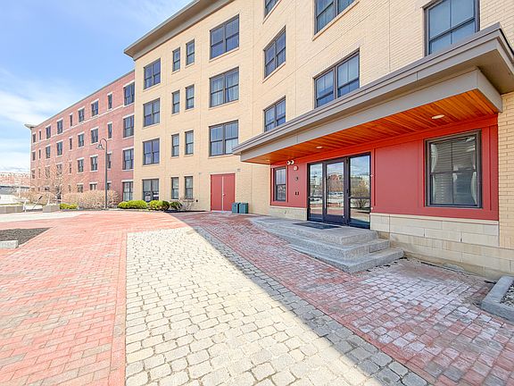 3rd image of 25 High St Unit 414
