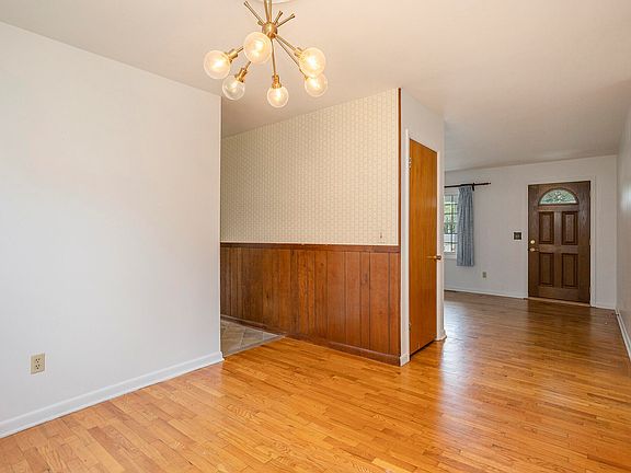 3rd image of 745 Knollwood Dr