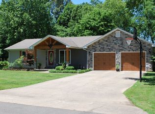 908 Deana Dr, Dexter, MO 63841