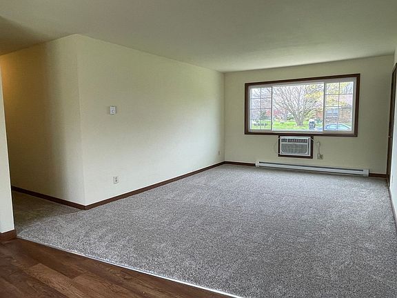 2nd image of 740-746 Mansfield Ct #742