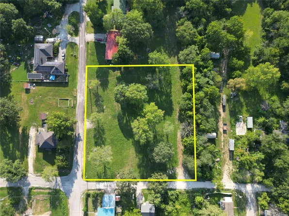 400 11th St, Crocker, MO 65452