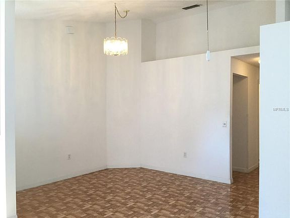 4th image of 932 Clear Creek Cir